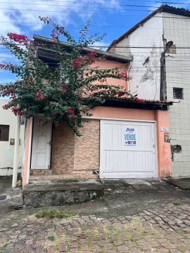 Casa 1 andar 3 quartos.