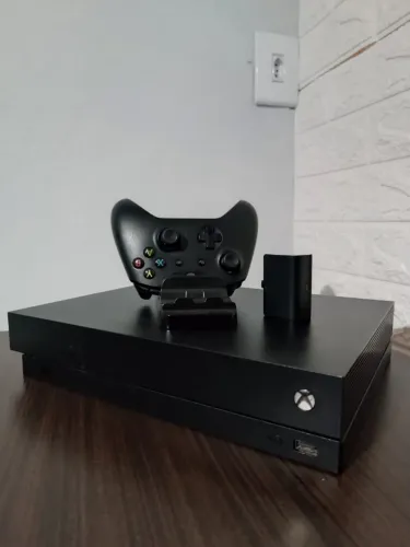 Xbox One 1 TB + 1 Controle (Excelente Estado e com a Manutenção Preventiva em Dia).