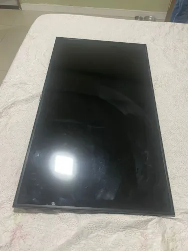 TV Smart 43 polegadas, em perfeitas condições, conservadíssima acompanhando controle!