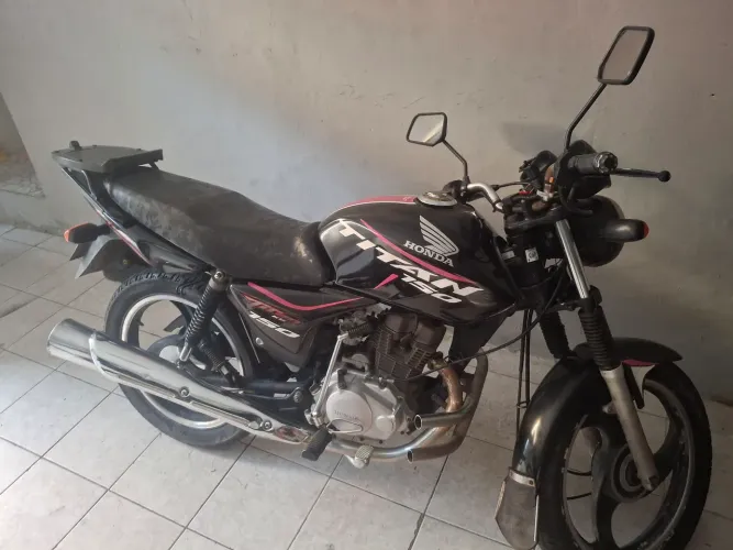 Vendo titan 150 bem conservada único dono