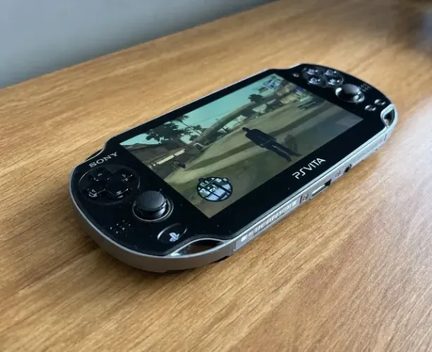 PS Vita OLED Desbloqueado + Caixa + 128GB + 3 Jogos Físicos