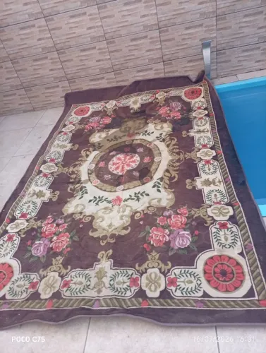 Vendo esse tapete e essa bomba d'água