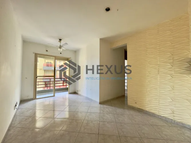 Apartamento com varanda e lazer na Praia da Enseada, Guaruja