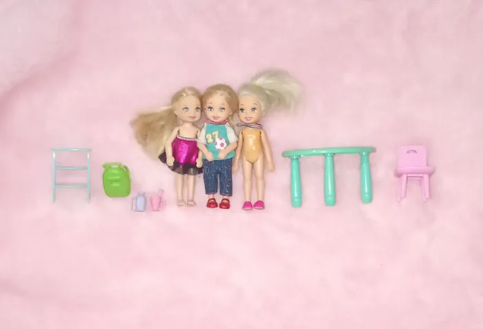 Lote de Kelly irmã da Barbie.