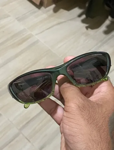 Óculos Hb vintage,está sem a nasal 