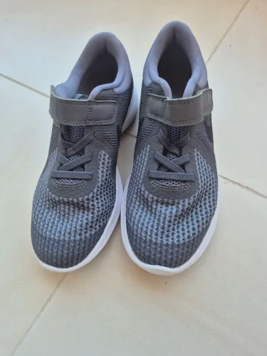 Vende tênis Nike novo