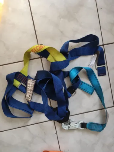 Kit: Cintos de Seguranças e travas e acessórios.