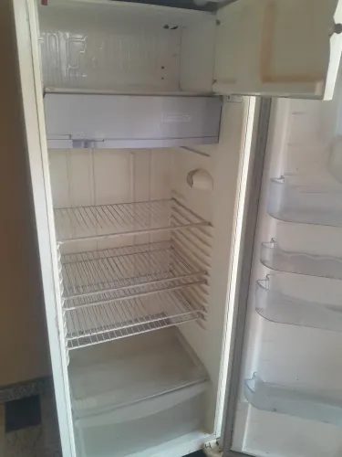 Vende-se geladeira