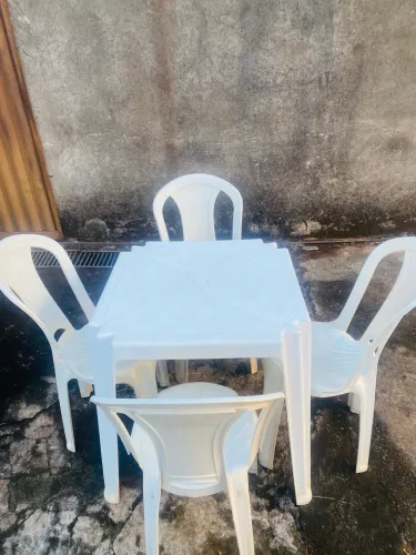 Conjunto de cadeiras plásticas + brinde 