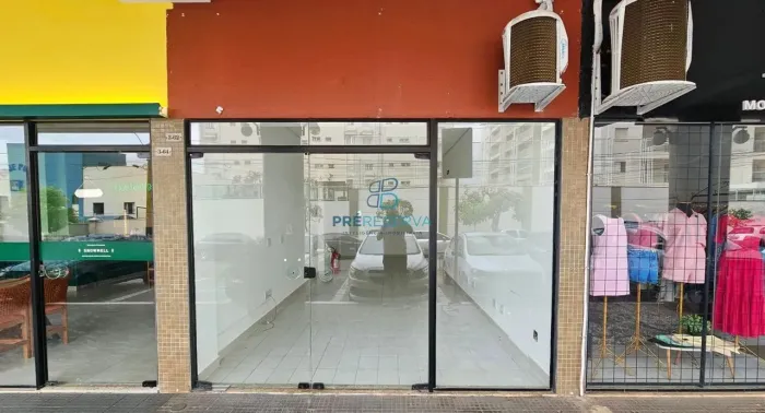 Oportunidade Comercial: Loja reformada em centro comercial movimentado