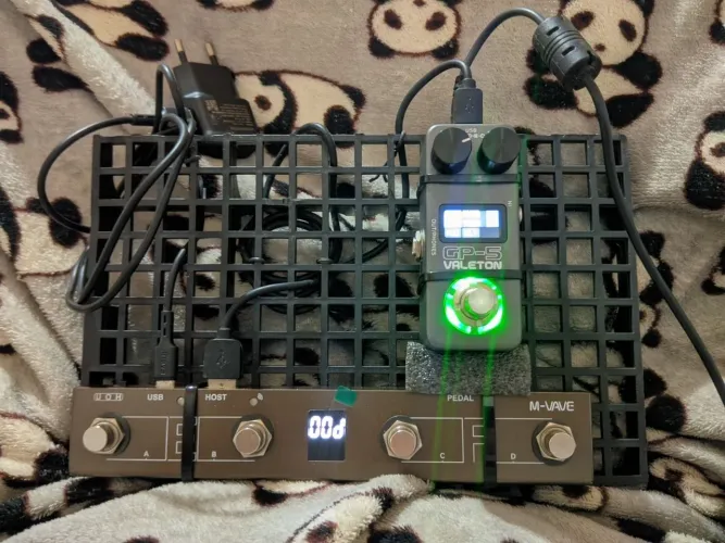 Pedaleira Valeton gp5 com controlador midi