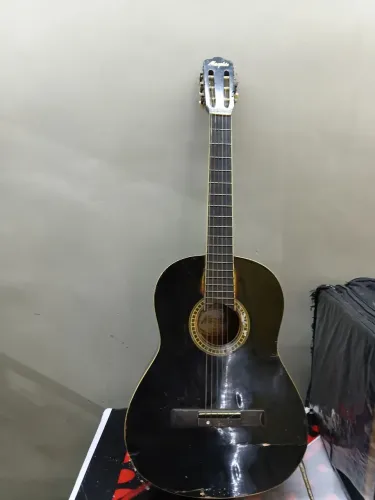 Teclados , violão, pra reparo