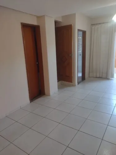 Vendo ou Troco: Sobrado Geminado 4/4 2 stes em Condomínio Fechado. Leia a descrição!