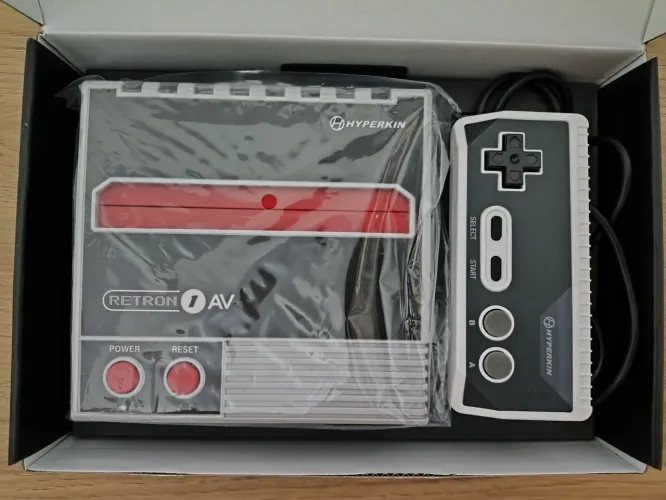 Hyperkin RetroN 1 AV Nintendinho (NES)