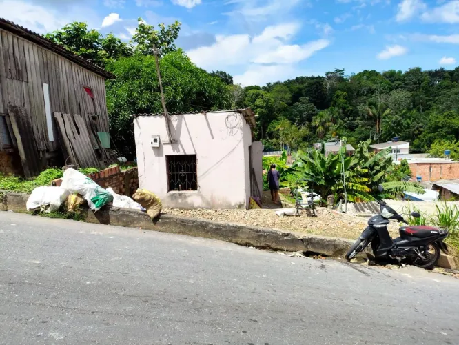Terreno amplo à venda na Comunidade Mundo Novo,ideal para construir seu prédio dos Sonhos.