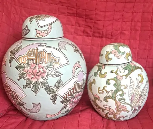 Dupla de potiches em porcelana chinesa pintados à mão