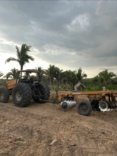 Trator Valtra BM 110. ANO 2009