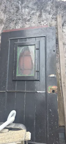 Porta usada mas em ótima condição
