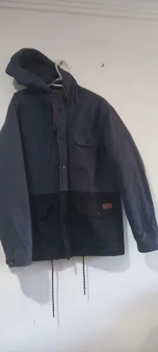 Jaqueta tamanho M usada para o frio.
