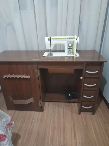 Máquina de costura antiga