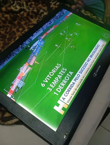 Vendo TV Buster funcionando perfeitamente 32 polegadas não é smart mas tem um conversor