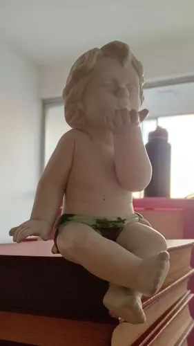 Bibelô porcelana - garoto