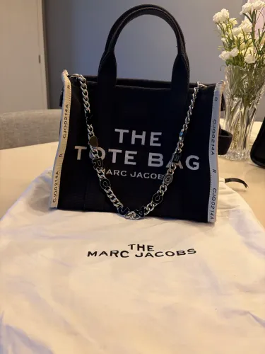 Bolsa Marc Jacobs The Tote Bag Original Preta (Tam. Médio) + Alça de Corrente Extra