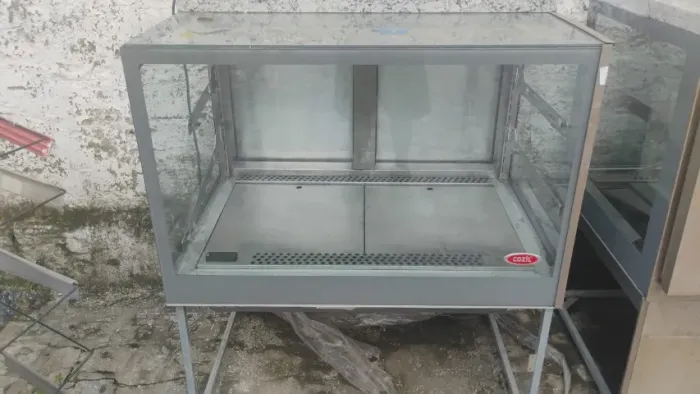 Expositor de produtos. Ar quente. Valor: 1.450,00 reais.