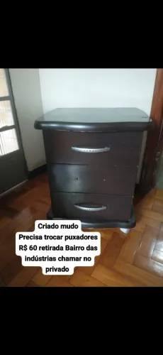 Criado mudo com rodinhas