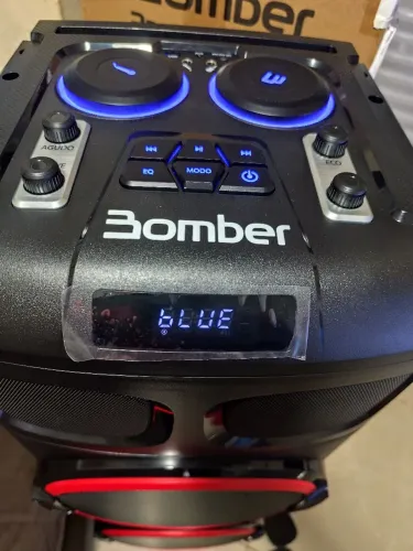 Caixa de som paredão Bomber 2300whatz 
