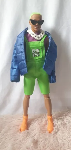 Vendo Boneco Ken BMR Cabelo verde - leia o anúncio