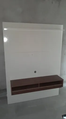 Painel de TV com Rack - Branco e Marrom