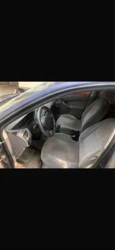 Ford Focus 1.8 16V 5P 2001
