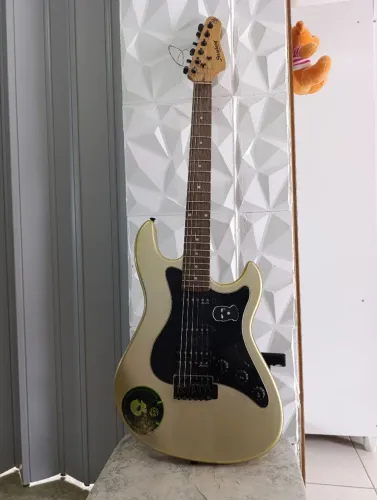 VENDO GUITARRA STRINBERG SEMINOVO