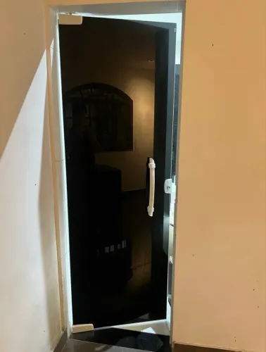 Porta de vidro preto temperado 70 cm