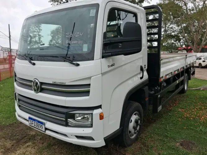DELIVERY VOLKSVAGEM 11.180 4X2 COM CARROCERIA 4,70 METALICA