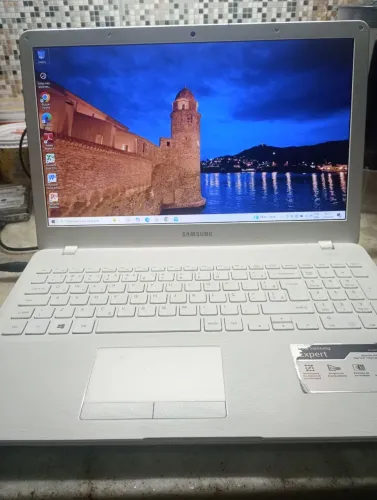 Notebook Samsung core i5 com placa de video