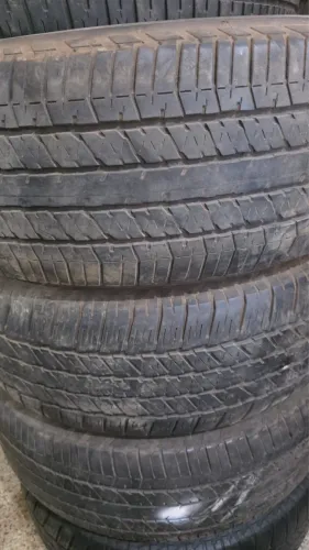 Vendo pneus meia vida 265/60/18 marca Bridgestone e Duller