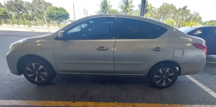 Nissan Versa SL 1.6 16V Flex Fuel 4P Mec. 2013