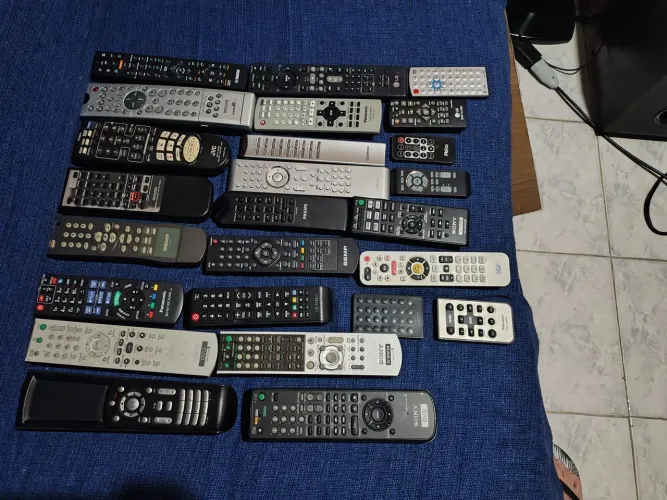 Controles remoto diversos leia