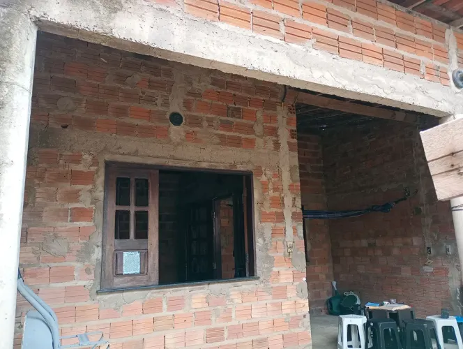 Vende-se casa no centro de Arari-Ma