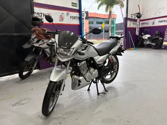 Vendo Suzuki GSR 125S 15/16 Prata c/ 52 mil km por R$7500,00 (Aceito Propostas)
