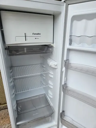 Geladeira 220volts, funcionando perfeitamente, Entrego também!!