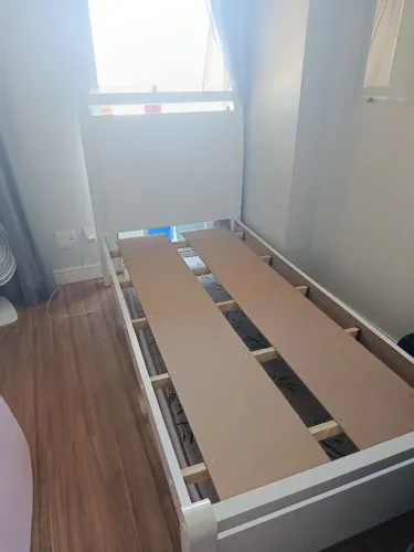 Cama de solteiro com cabeceira 204×198. Preciso vender rápido, disposta a dar bom desconto