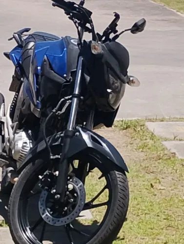 Vendo moto 2025 com garantia de fabrica