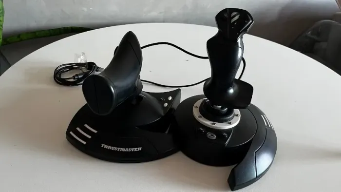 Joystick Thrustmaster simulador de voo