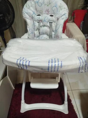 Cadeira de alimentação NOVA zero da marca Burigotto.