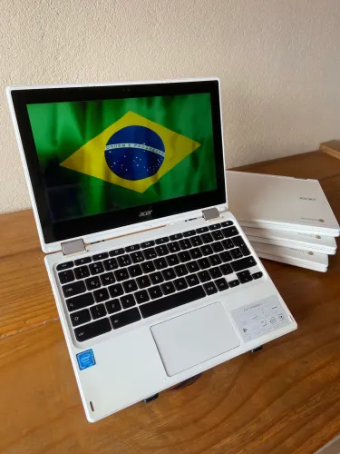 ChromeBook Celeron / HD Graphics / 4GB RAM / 64GB SSD / Tela 13?