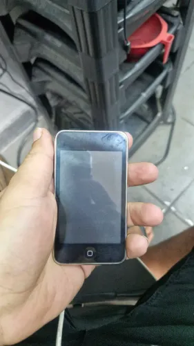 Vendo ipod 8g funciona porem tenque troca a bateria