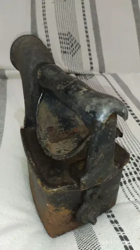 Antigo Ferro de passar roupas à Carvão<br>